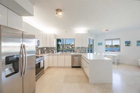 Copropriété à vendre à Doral, Floride: 3 chambres, 231.33 m2 № 1939038 - photo 19