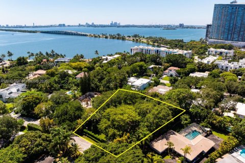 House in Miami, Florida 3 bedrooms, 231.98 sq.m. № 2253202 - photo 2