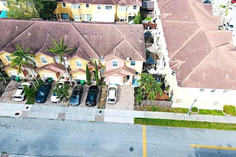 Townhouse in Miami, Florida 3 bedrooms, 164.44 sq.m. № 2008830 - photo 5