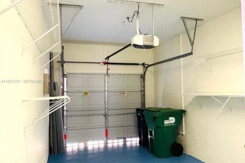 Townhouse in Miami, Florida 3 bedrooms, 164.44 sq.m. № 2008830 - photo 11