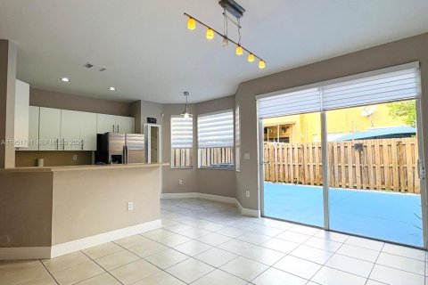 Townhouse in Miami, Florida 3 bedrooms, 164.44 sq.m. № 2008830 - photo 28