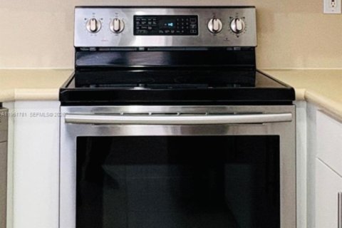 Townhouse in Miami, Florida 3 bedrooms, 164.44 sq.m. № 2008830 - photo 22