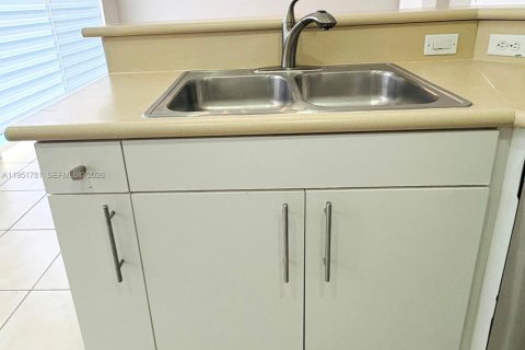 Townhouse in Miami, Florida 3 bedrooms, 164.44 sq.m. № 2008830 - photo 20