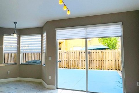 Townhouse in Miami, Florida 3 bedrooms, 164.44 sq.m. № 2008830 - photo 29