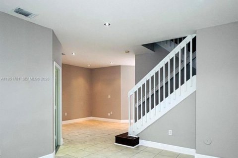 Townhouse in Miami, Florida 3 bedrooms, 164.44 sq.m. № 2008830 - photo 8