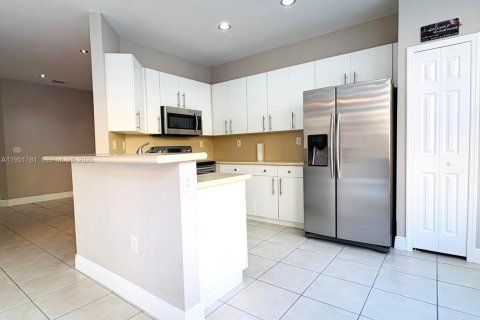 Townhouse in Miami, Florida 3 bedrooms, 164.44 sq.m. № 2008830 - photo 12