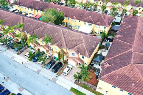 Townhouse in Miami, Florida 3 bedrooms, 164.44 sq.m. № 2008830 - photo 4