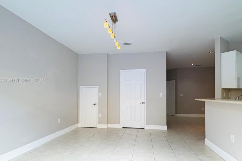 Townhouse in Miami, Florida 3 bedrooms, 164.44 sq.m. № 2008830 - photo 27