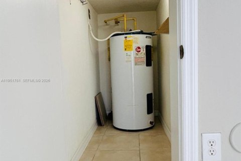 Townhouse in Miami, Florida 3 bedrooms, 164.44 sq.m. № 2008830 - photo 26