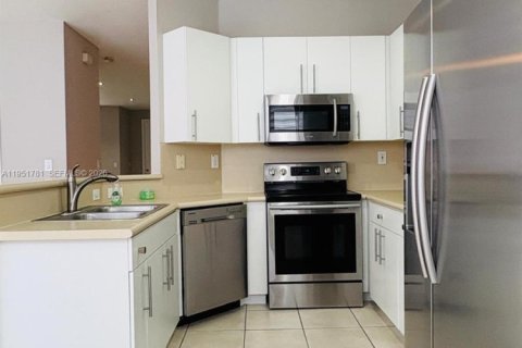 Townhouse in Miami, Florida 3 bedrooms, 164.44 sq.m. № 2008830 - photo 16