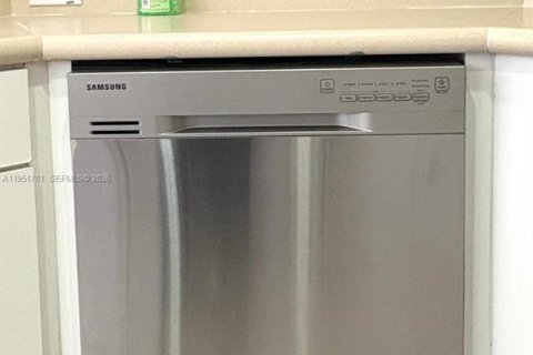 Townhouse in Miami, Florida 3 bedrooms, 164.44 sq.m. № 2008830 - photo 23