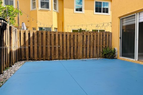 Townhouse in Miami, Florida 3 bedrooms, 164.44 sq.m. № 2008830 - photo 30
