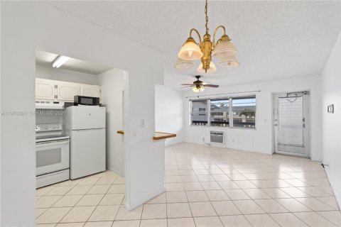 Condo in West Palm Beach, Florida, 1 bedroom № 2036628 - photo 26
