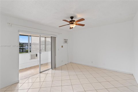 Condo in West Palm Beach, Florida, 1 bedroom № 2036628 - photo 29