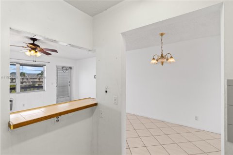 Condo in West Palm Beach, Florida, 1 bedroom № 2036628 - photo 27