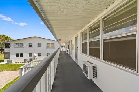 Condo in West Palm Beach, Florida, 1 bedroom № 2036628 - photo 22