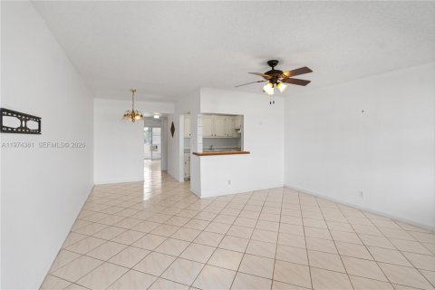 Condo in West Palm Beach, Florida, 1 bedroom № 2036628 - photo 2