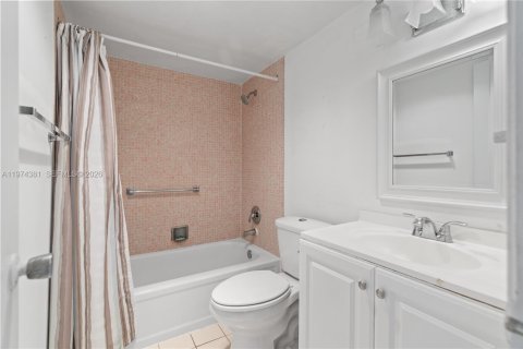 Condo in West Palm Beach, Florida, 1 bedroom № 2036628 - photo 28