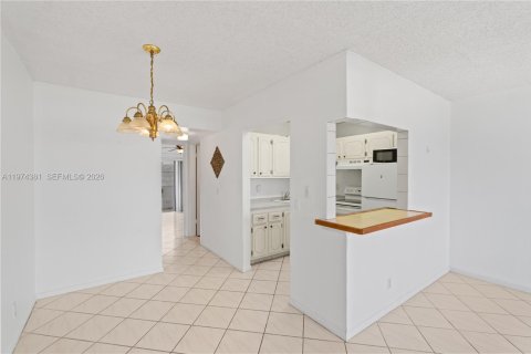 Condo in West Palm Beach, Florida, 1 bedroom № 2036628 - photo 6