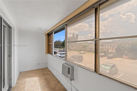 Condo in West Palm Beach, Florida, 1 bedroom № 2036628 - photo 11