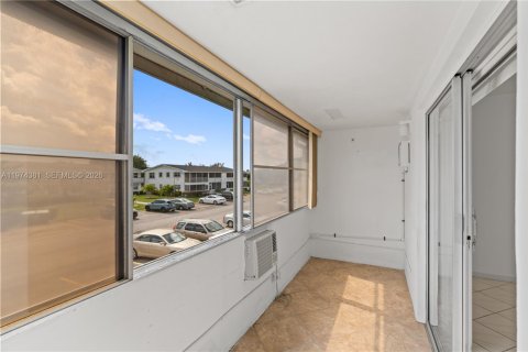 Condo in West Palm Beach, Florida, 1 bedroom № 2036628 - photo 10