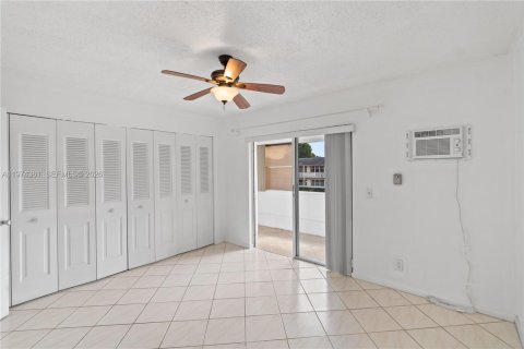 Condo in West Palm Beach, Florida, 1 bedroom № 2036628 - photo 3