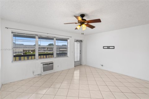 Condo in West Palm Beach, Florida, 1 bedroom № 2036628 - photo 25