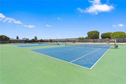 Condo in West Palm Beach, Florida, 1 bedroom № 2036628 - photo 13