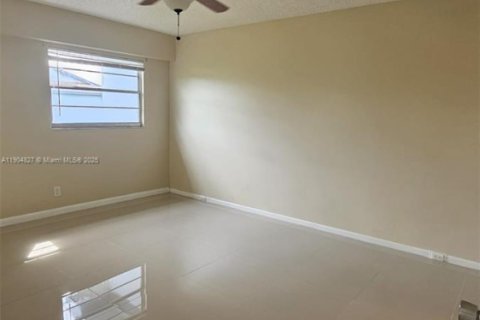 Copropriété à louer à Pembroke Pines, Floride: 2 chambres, 102.19 m2 № 1956796 - photo 10