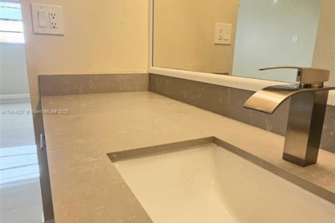 Copropriété à louer à Pembroke Pines, Floride: 2 chambres, 102.19 m2 № 1956796 - photo 19