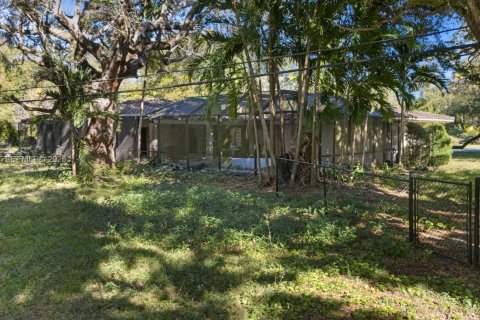 Terreno en venta en Pinecrest, Florida № 1999010 - foto 11