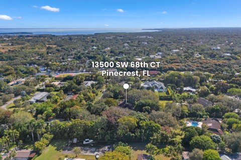 Terreno en venta en Pinecrest, Florida № 1999010 - foto 22