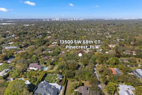 Terreno en venta en Pinecrest, Florida № 1999010 - foto 21