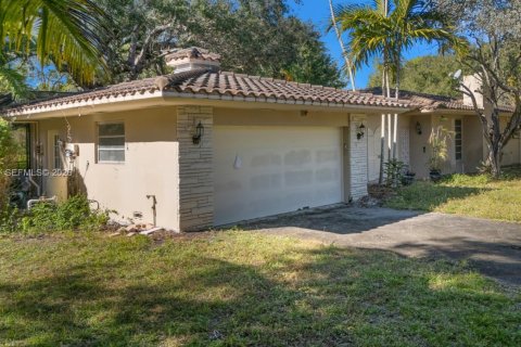 Terreno en venta en Pinecrest, Florida № 1999010 - foto 12