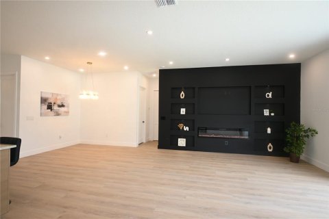 House in Brandon, Florida 4 bedrooms, 222.78 sq.m. № 2222827 - photo 9