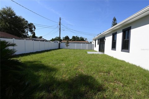 House in Brandon, Florida 4 bedrooms, 222.78 sq.m. № 2222827 - photo 24