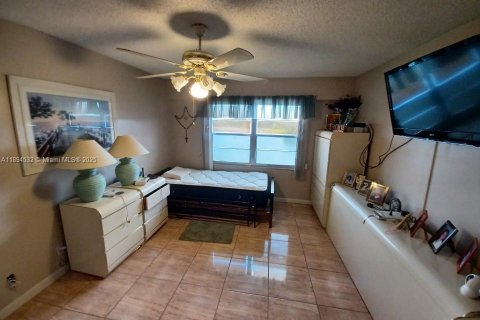 Купить кондоминиум в Пемброк-Пайнс, Флорида 2 спальни, 110.74м2, № 1946980 - фото 7