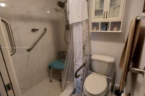 Купить кондоминиум в Пемброк-Пайнс, Флорида 2 спальни, 110.74м2, № 1946980 - фото 10