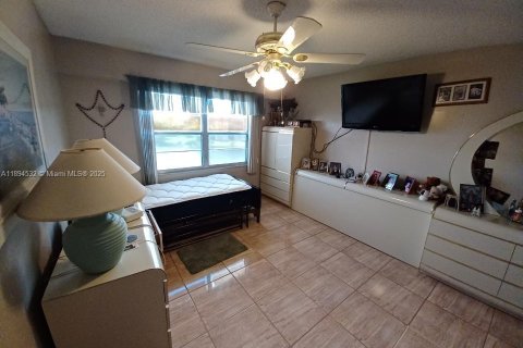 Купить кондоминиум в Пемброк-Пайнс, Флорида 2 спальни, 110.74м2, № 1946980 - фото 8