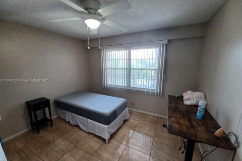 Купить кондоминиум в Пемброк-Пайнс, Флорида 2 спальни, 110.74м2, № 1946980 - фото 13