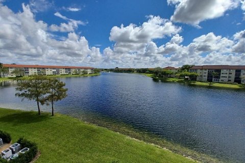 Купить кондоминиум в Пемброк-Пайнс, Флорида 2 спальни, 110.74м2, № 1946980 - фото 2