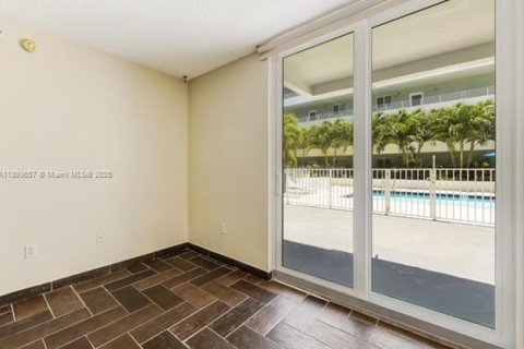 Copropriété à vendre à Miami Beach, Floride: 2 chambres, 86.4 m2 № 1946633 - photo 6