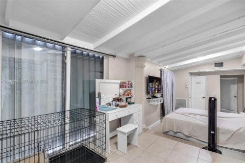 House in Hialeah, Florida 3 bedrooms, 131.18 sq.m. № 2088328 - photo 30