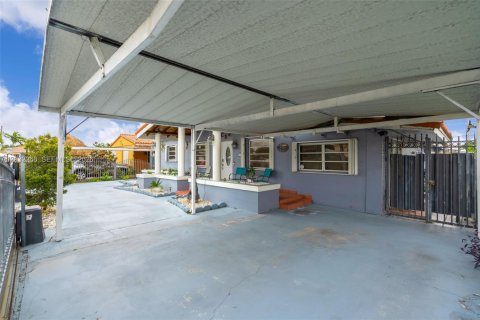 House in Hialeah, Florida 3 bedrooms, 131.18 sq.m. № 2088328 - photo 4