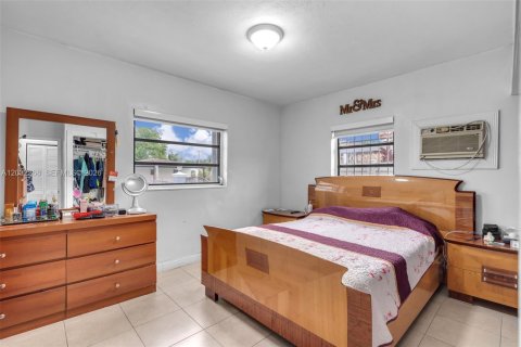 House in Hialeah, Florida 3 bedrooms, 131.18 sq.m. № 2088328 - photo 20