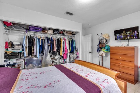 House in Hialeah, Florida 3 bedrooms, 131.18 sq.m. № 2088328 - photo 21