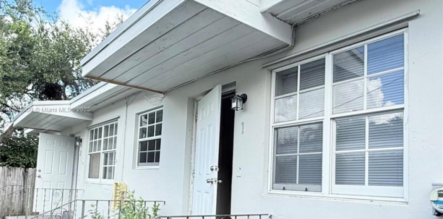 Villa ou maison à Miami, Floride 1 chambre, 55.74 m2 № 1945739