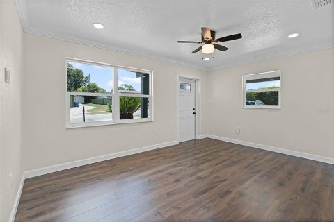 House in Haines City, Florida 4 bedrooms, 90.3 sq.m. № 1906616 - photo 2