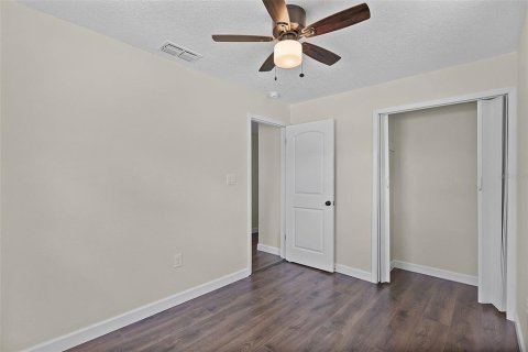House in Haines City, Florida 4 bedrooms, 90.3 sq.m. № 1906616 - photo 7