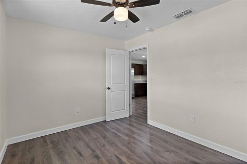 House in Haines City, Florida 4 bedrooms, 90.3 sq.m. № 1906616 - photo 14